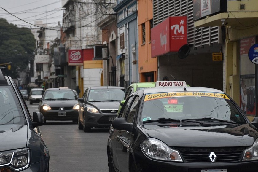 “Se trabaja con miedo, sin seguridad como siempre”, coinciden los taxistas de la ciudad de Santa Fe. Foto: Flavio Raina