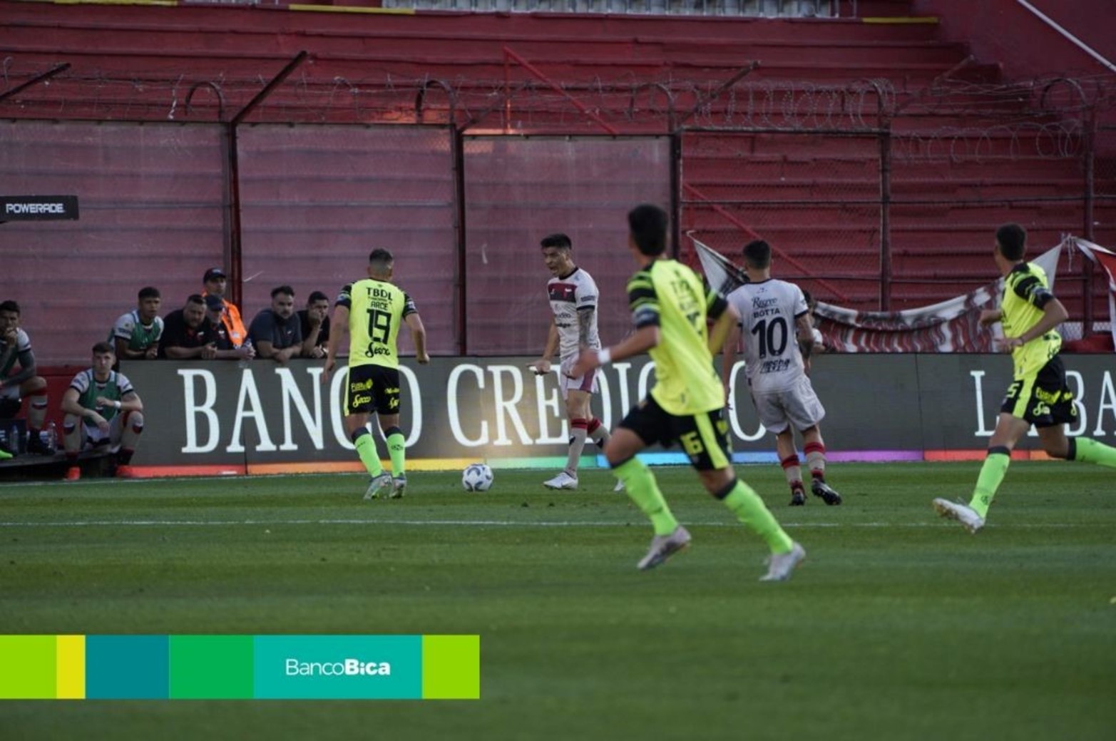 Colón perdió con Barracas Central en Parque Patricios.