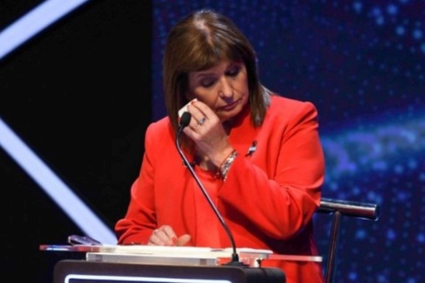 Patricia Bullrich y su molestia en el ojo durante el debate. Crédito: Camila Godoy / NA