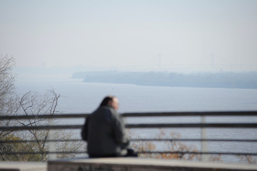 "La contaminación del aire es el mayor riesgo para la salud ambiental en estos tiempos", advirtió el organismo. En la imagen, humo en la ciudad de Rosario. Crédito: Marcelo Manera