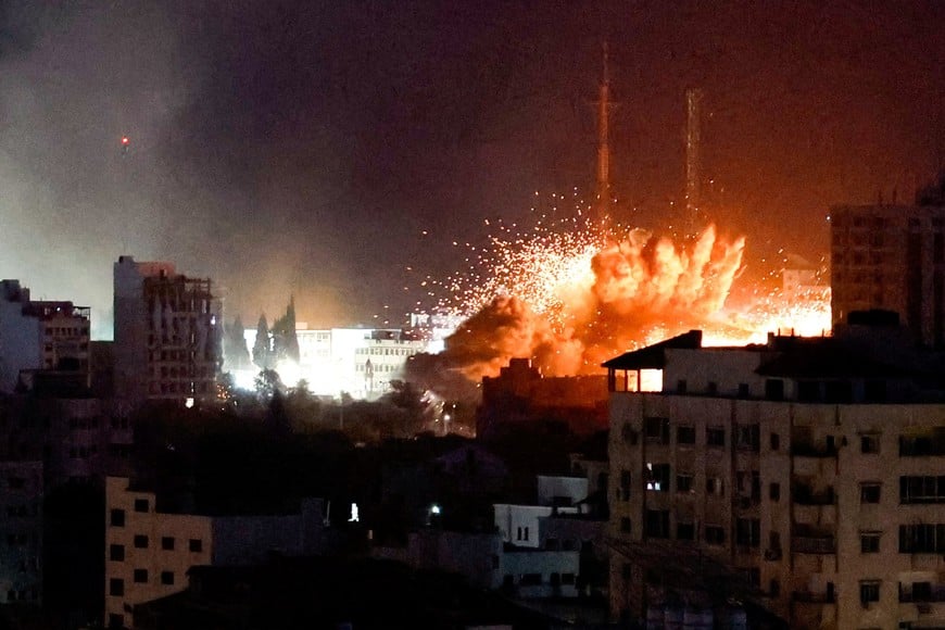 Flames and smoke billow during Israeli strikes in Gaza, October 9, 2023. REUTERS/Mohammed Salem