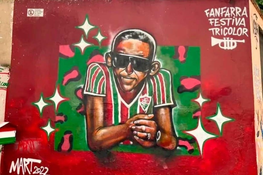 El cantante es muy querido en Río de Janeiro. Una muestra de su pasión por el fútbol, en un mural de Fluminense.