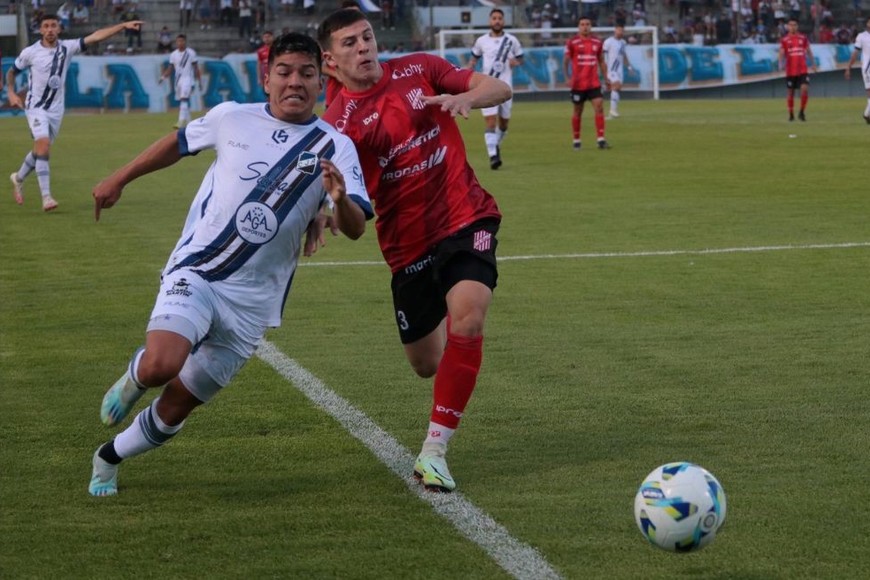 Parte de lo que fue el duelo entre Juventud Antoniana y 9 de Julio.