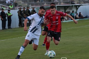 Parte de lo que fue el duelo entre Juventud Antoniana y 9 de Julio.