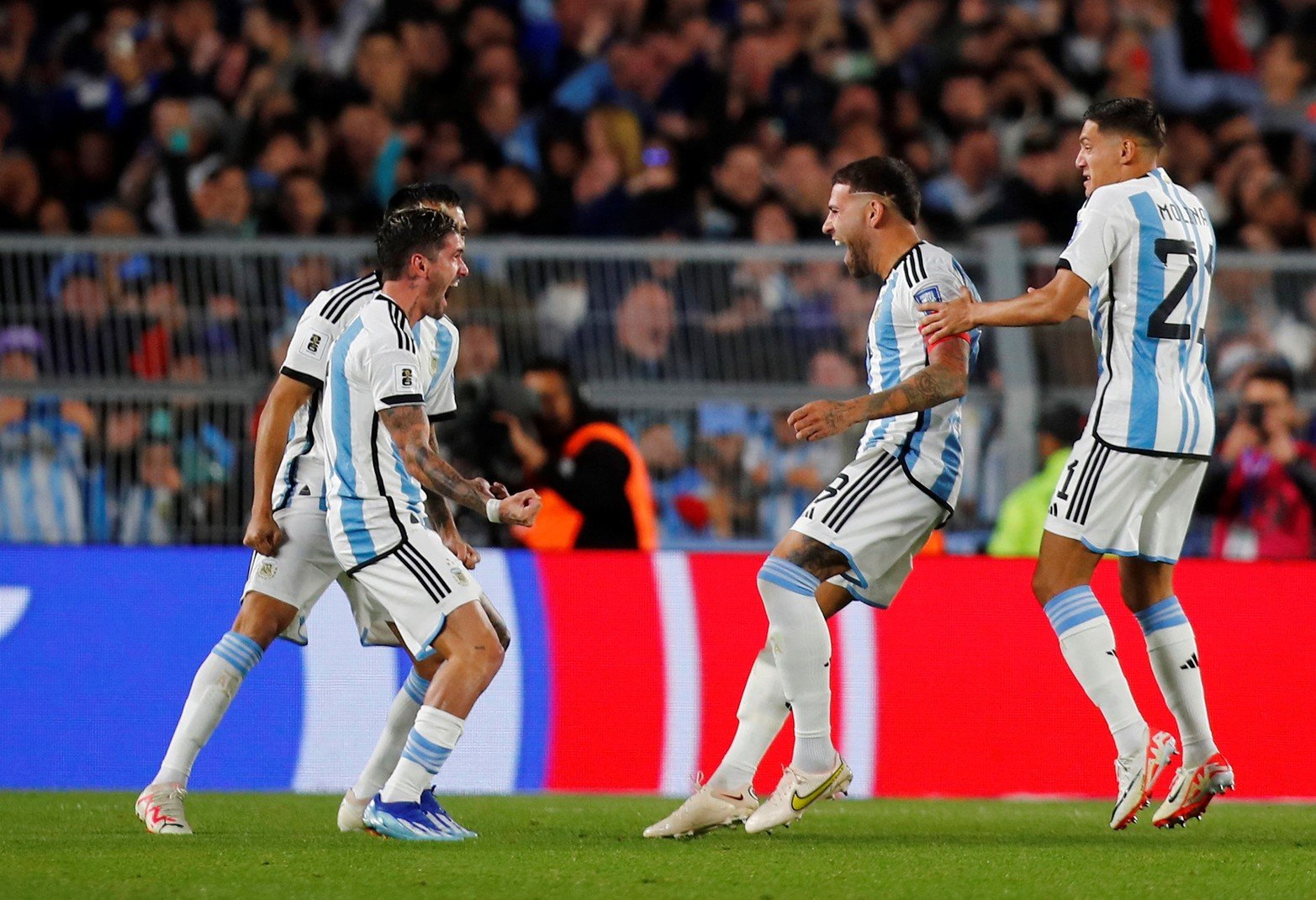 El festejo del único gol del partido.