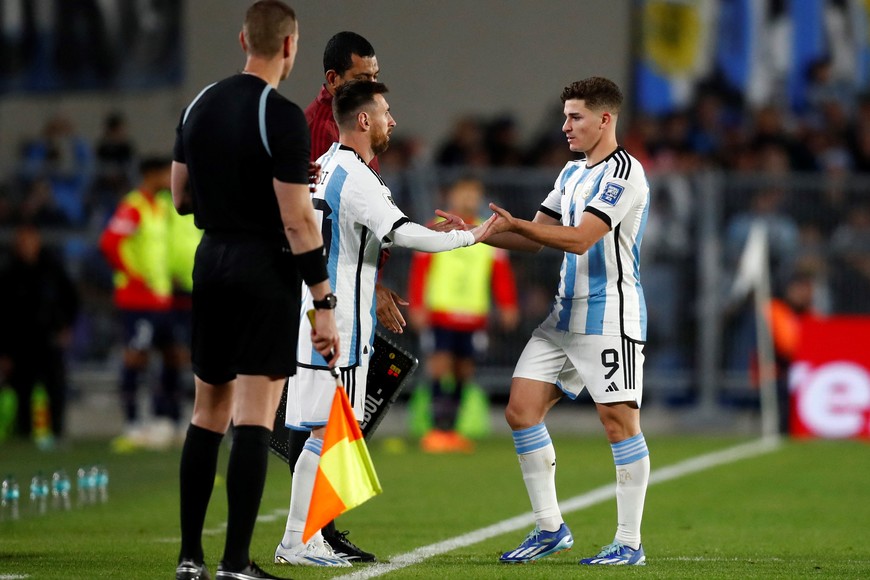 Soccer Football - World Cup - South American Qualifiers - Argentina v Paraguay - Estadio Mas Monumental, Buenos Aires, Argentina - October 12, 2023
Argentina's Lionel Messi comes on as a substitute to replace Julian Alvarez REUTERS/Agustin Marcarian