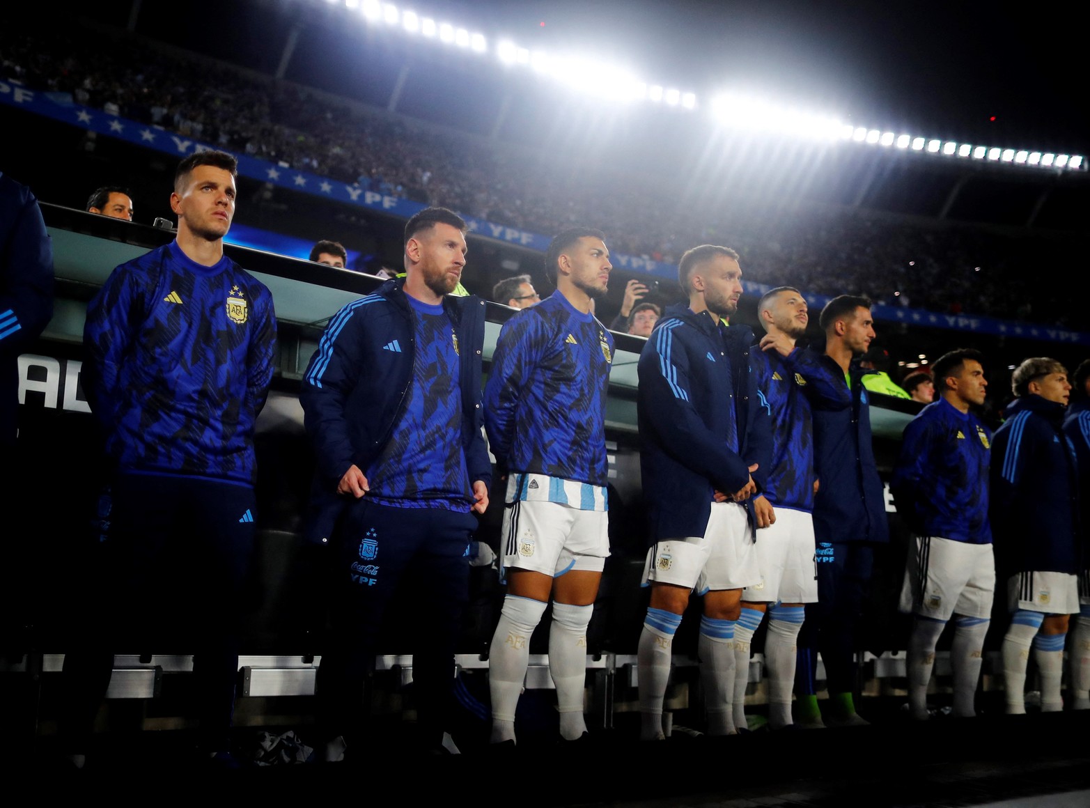 Messi estuvo en el banco de suplentes. Ingresó en el segundo tiempo..