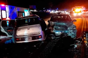 Los dos autos involucrados en el siniestro. Gentileza La Voz del Interior.