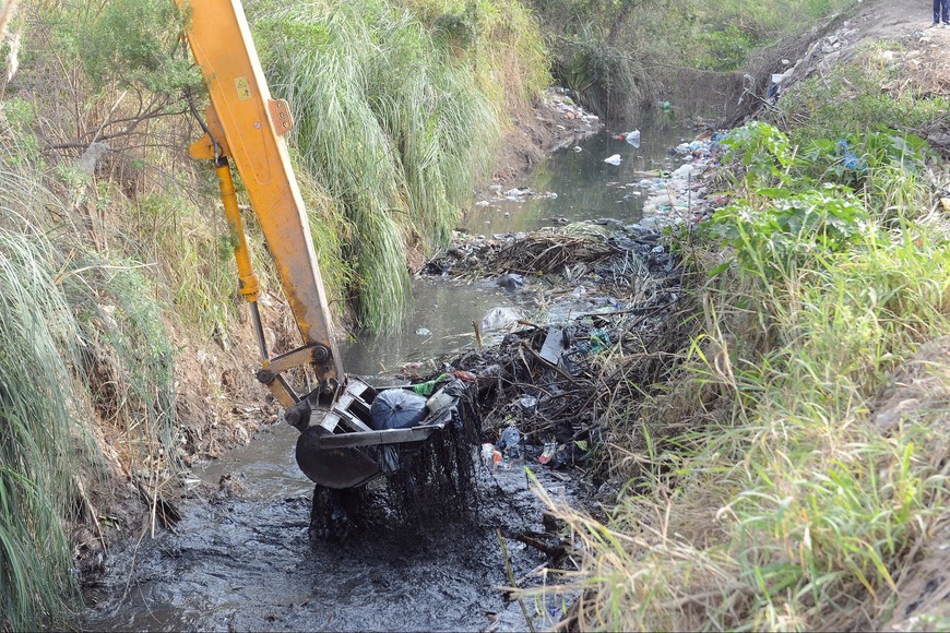 Así se encontró el canal de Camino Viejo a fines de agosto pasado. Se realizaron las tareas de mantenimiento.