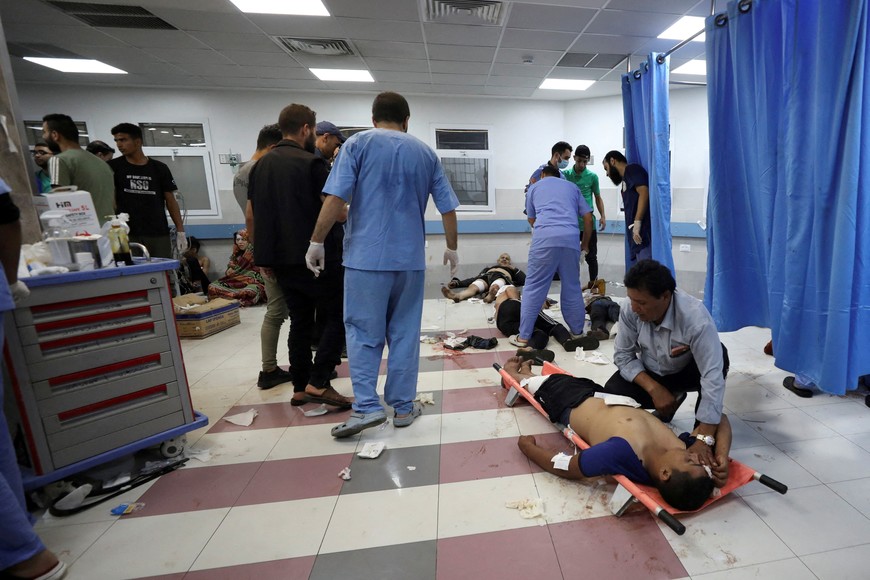 SENSITIVE MATERIAL. THIS IMAGE MAY OFFEND OR DISTURB   Injured people are assisted at Shifa Hospital after an Israeli air strike hit At Al-Ahli Hospital, according to Gaza Health Ministry, in Gaza City, Gaza Strip, October 17, 2023. REUTERS/Mohammed Al-Masri
