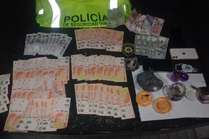 Parte del material incautado por los agentes.