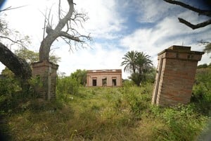 La vieja casona resiste el embate del paso del tiempo. Se ubica en Mepenes 5749.