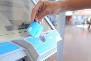 Para activar este beneficio, se deberá acercar a una terminal automática SUBE o con la app Carga SUBE. Crédito: Flavio Raina.