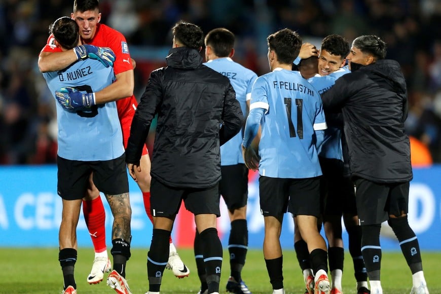 Soccer Football - World Cup - South American Qualifiers - Uruguay v Brazil - Estadio Centenario, Montevideo, Uruguay - October 17, 2023
Uruguay players celebrate after the match REUTERS/Andres Cuenca