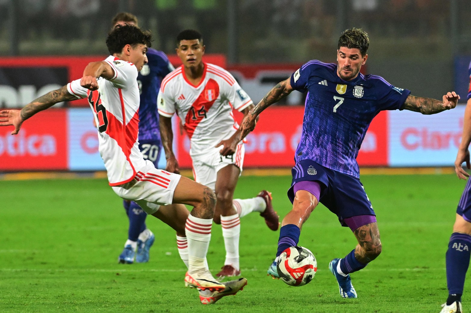 Rodrigo de Paul otra vez jugó un buen partido en el medio campo.