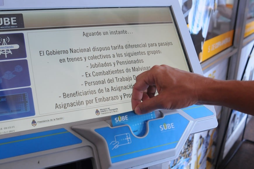 Para activar este beneficio, se deberá acercar a una terminal automática SUBE o con la app Carga SUBE. Crédito: Flavio Raina.