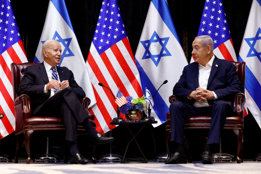 U.S. President Joe Biden meets with Israeli Prime Minister Benjamin Netanyahu and the Israeli war cabinet, as he visits Israel amid the ongoing conflict between Israel and Hamas, in Tel Aviv, Israel, October 18, 2023. REUTERS/Evelyn Hockstein