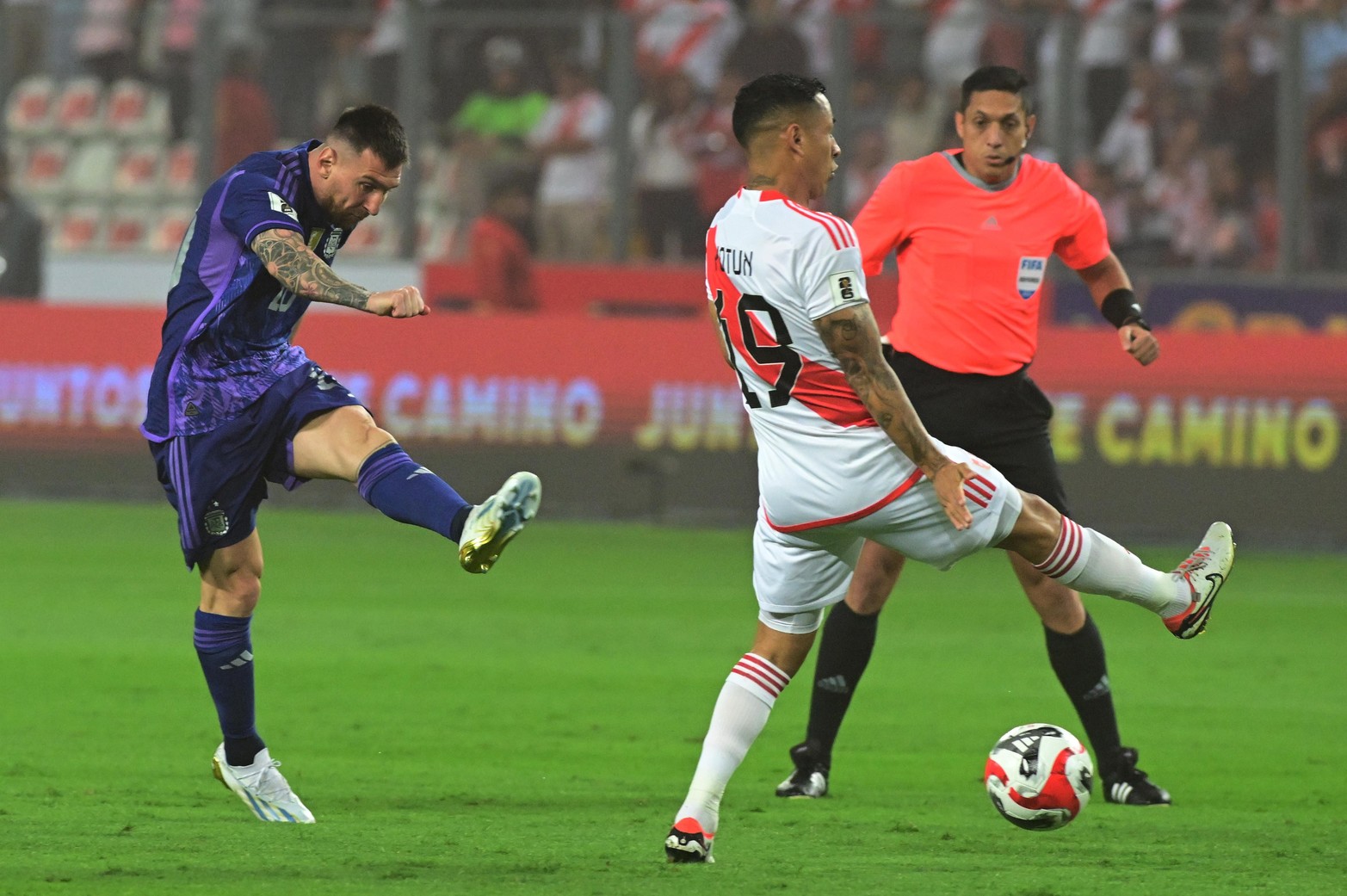 El segundo gol. Nico Gónzalez  la tiró atrás y Messi como venía le pegó.