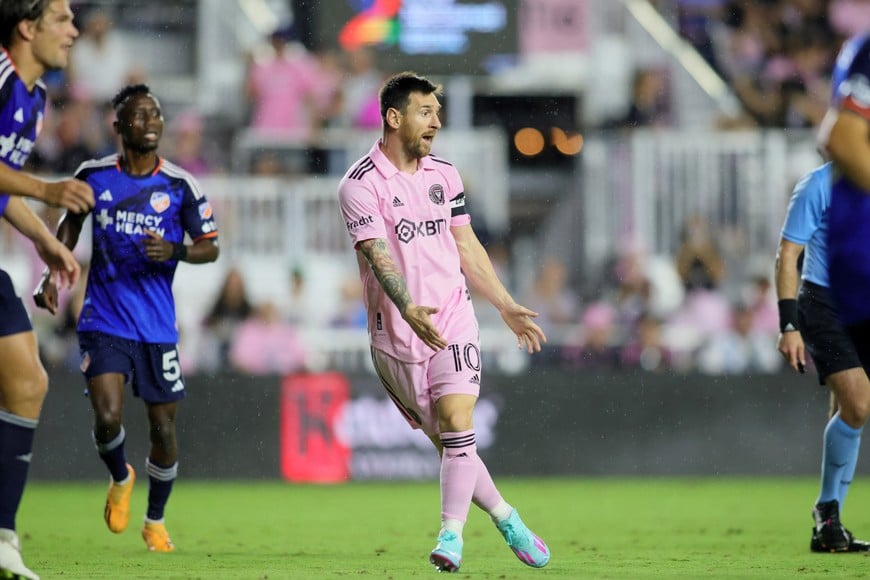 Oct 7, 2023; Fort Lauderdale, Florida, USA; Inter Miami CF forward Lionel Messi (10) gestures against FC Cincinnati during the second half at DRV PNK Stadium. Mandatory Credit: Sam Navarro-USA TODAY Sports