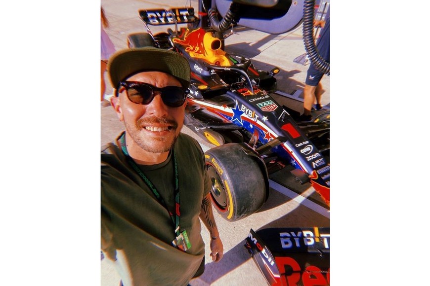 "En el pit, con el de verdad, la nueva nave del campeón", publicó Franco en su cuenta de Instagram.
