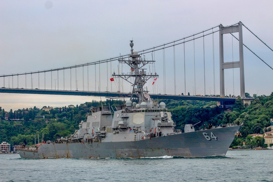 The U.S. Navy destroyer USS Carney (DDG 64) sets sail in the Bosphorus in Istanbul, Turkey, July 14, 2019. REUTERS/Yoruk Isik