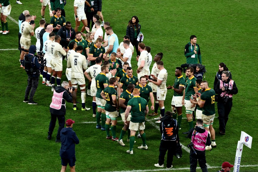 Rugby Union - Rugby World Cup 2023 - Semi Final - England v South Africa - Stade de France, Saint-Denis, France - October 21, 2023
England players give South Africa players a guard of honour after the match REUTERS/Stephanie Lecocq