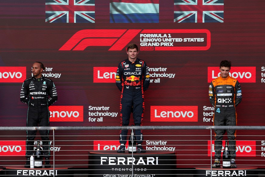 Formula One F1 - United States Grand Prix - Circuit of the Americas, Austin, Texas, U.S. - October 22, 2023
Red Bull's Max Verstappen celebrates on the podium after winning the United States Grand Prix alongside second placed Mercedes' Lewis Hamilton and third placed McLaren's Lando Norris REUTERS/Kaylee Greenlee Beal