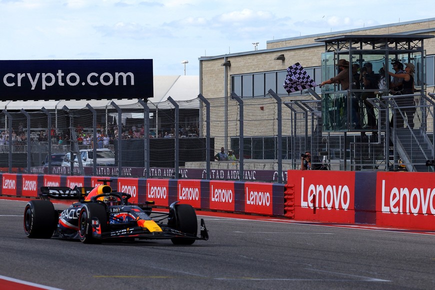 Formula One F1 - United States Grand Prix - Circuit of the Americas, Austin, Texas, U.S. - October 22, 2023
Red Bull's Max Verstappen takes the chequered flag to win the race REUTERS/Brian Snyder