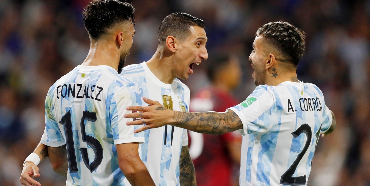 Eliminatorias: Uruguay buscará dar el golpe ante Argentina hoy a las 21 en  La Bombonera