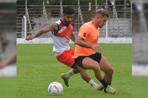 Práctica y a concentrar. Colón de San Justo debuta con Gimnasia de Vera. La ilusión alimenta a sus hinchas. Crédito: Prensa Colón de San Justo