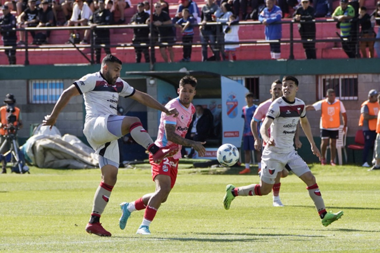 Colón perdió con Arsenal en Sarandí y sigue en zona de descenso. El “Sabalero” cayó por 1 a 0 en el estadio Julio Humberto Grondona.