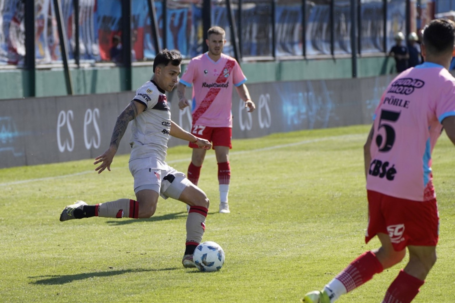 Colón perdió con Arsenal en Sarandí y sigue en zona de descenso. El “Sabalero” cayó por 1 a 0 en el estadio Julio Humberto Grondona.