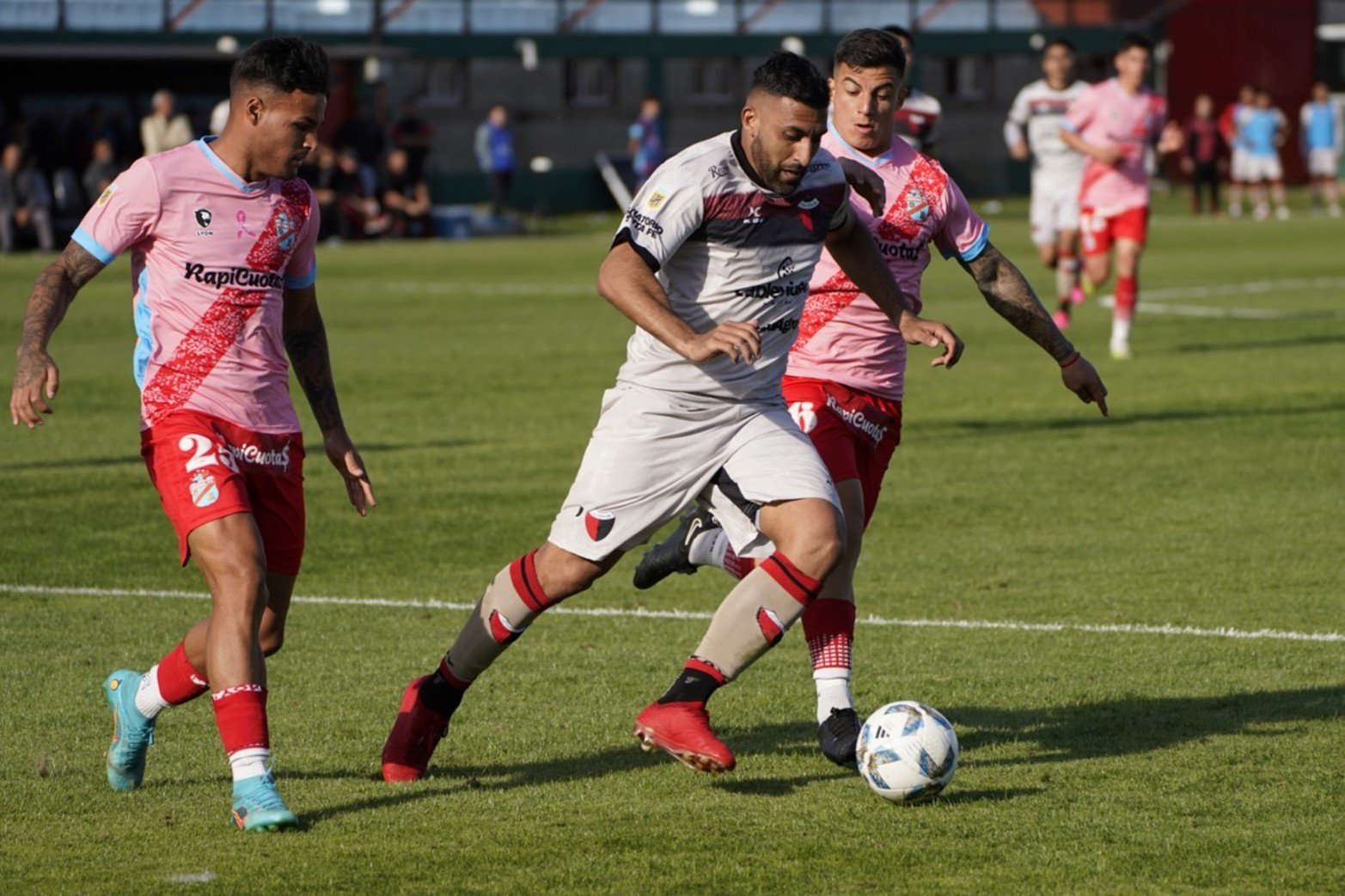 Colón perdió con Arsenal en Sarandí y sigue en zona de descenso. El “Sabalero” cayó por 1 a 0 en el estadio Julio Humberto Grondona.