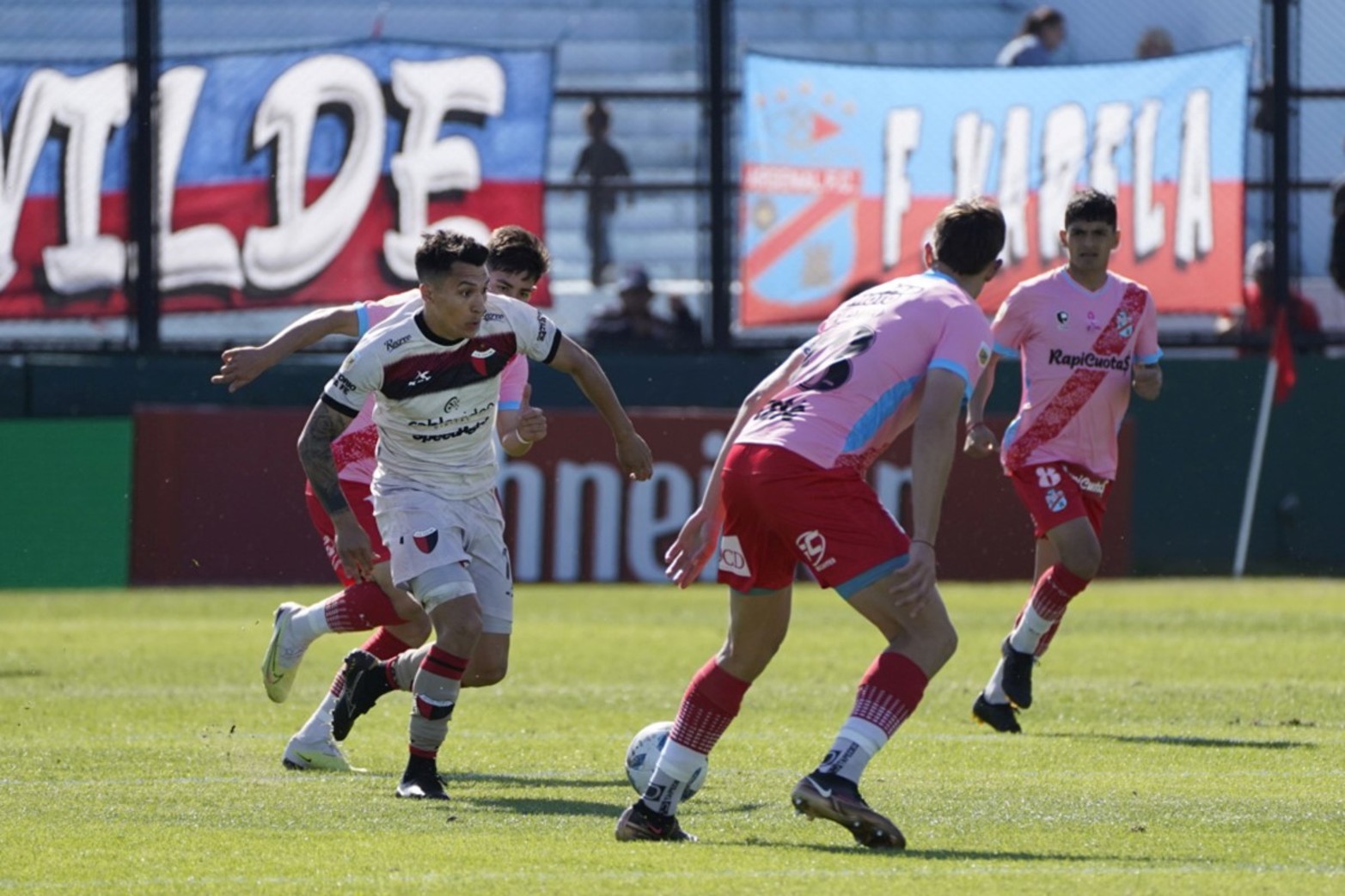 Colón perdió con Arsenal en Sarandí y sigue en zona de descenso. El “Sabalero” cayó por 1 a 0 en el estadio Julio Humberto Grondona.