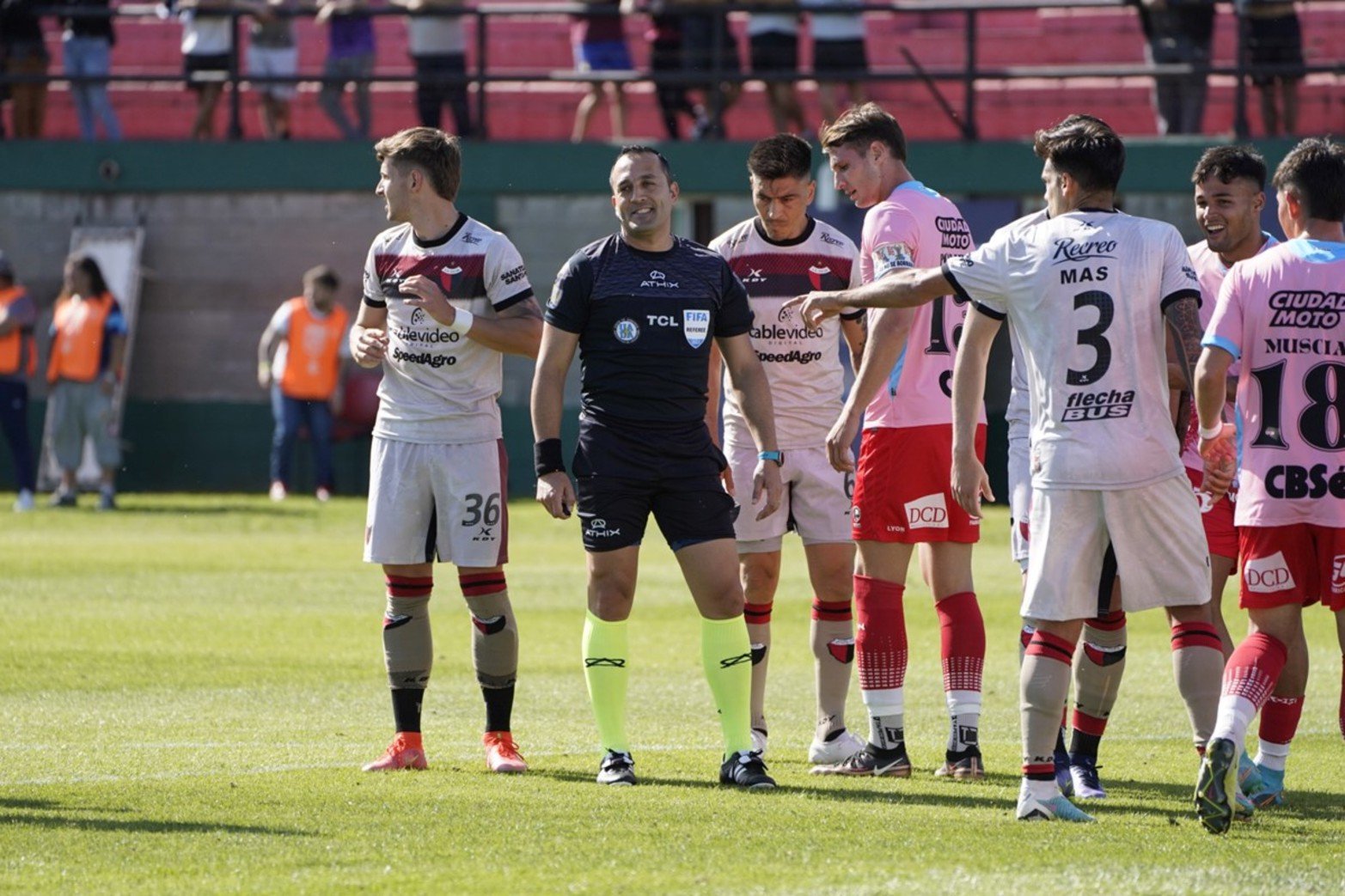 Colón perdió con Arsenal en Sarandí y sigue en zona de descenso. El “Sabalero” cayó por 1 a 0 en el estadio Julio Humberto Grondona.