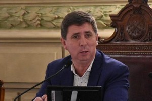 “La rápida promulgación de esta ley que, permite mejorar la calidad de vida en nuestras comunidades a partir del acceso pavimentado a cada localidad, es otro logro de una manera de representar los intereses de nuestras comunidades, ya que no sólo es importante enriquecer y trabajar en conjunto para generar una legislación que cumpla con las expectativas y demandas que nos plantean nuestros vecinos", anticipó.