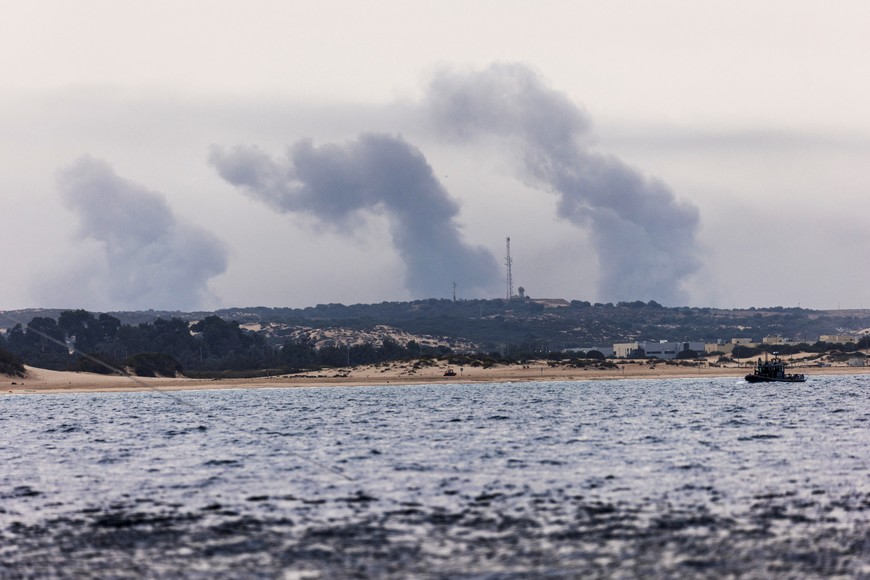 Smoke rises over Gaza, as seen from Israel's maritime border with Gaza in southern Israel October 27, 2023. REUTERS/Amir Cohen