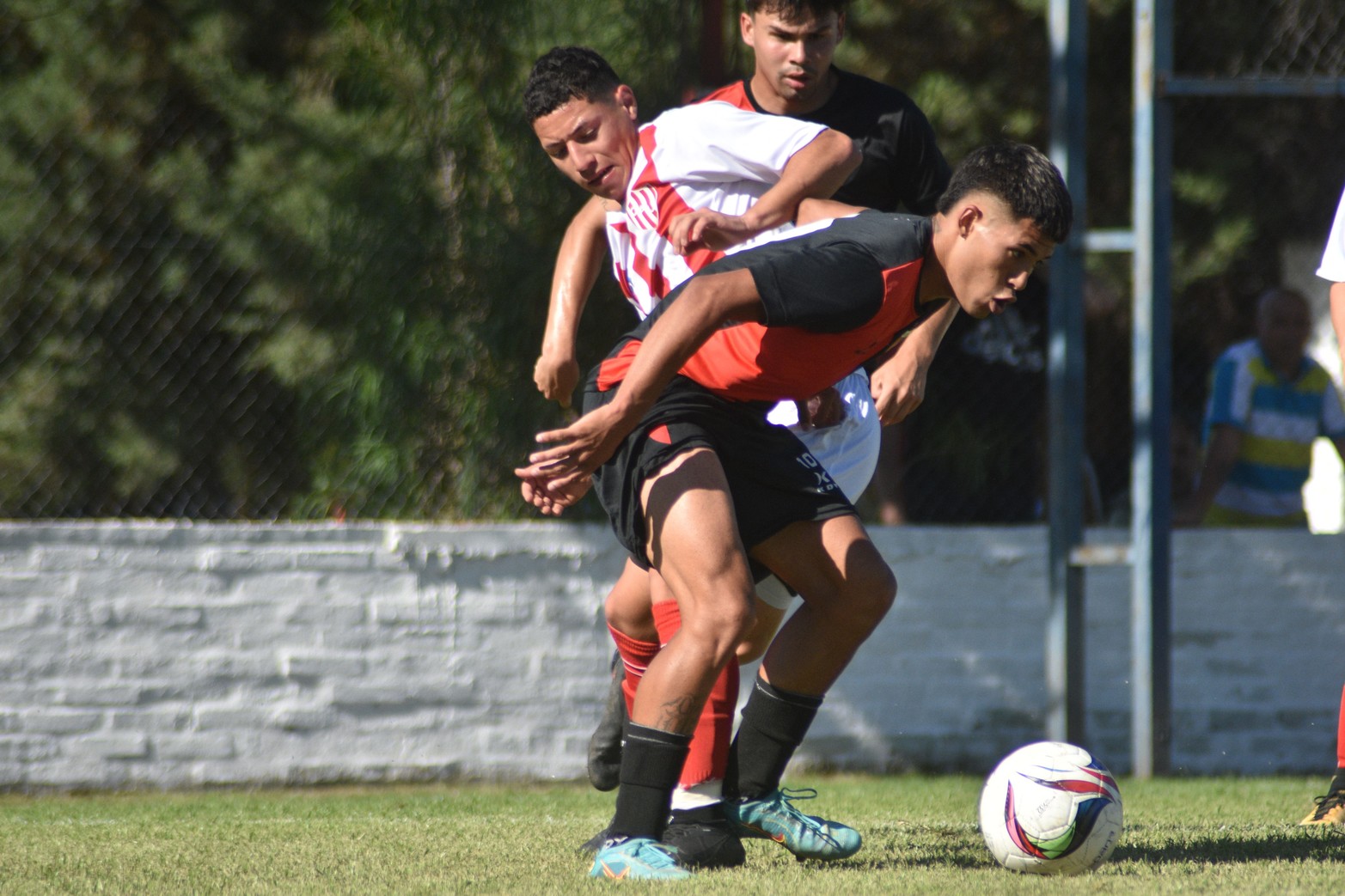 Unión le ganó 2 a 0 a Colón en uno de los clásicos que tiene la Liga Santafesina de fútbol. 