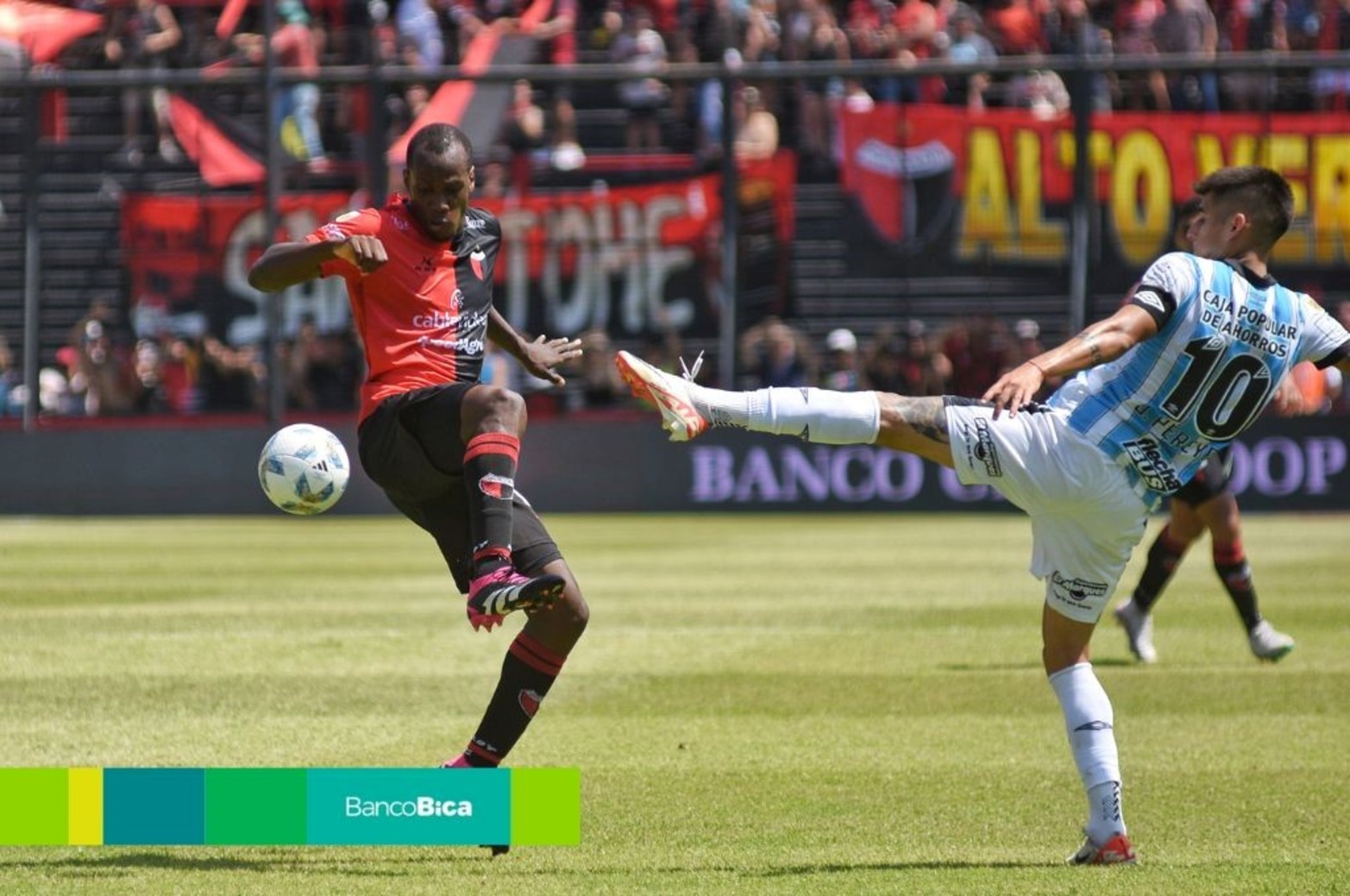 Colón venció a Atlético Tucumán en Santa Fe.