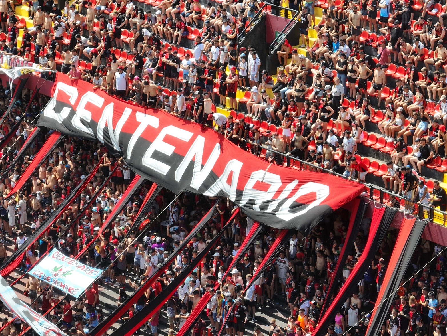 La alegría del pueblo sabalero al ganar Colón 1 a 0 a Atlético de Tucumán.