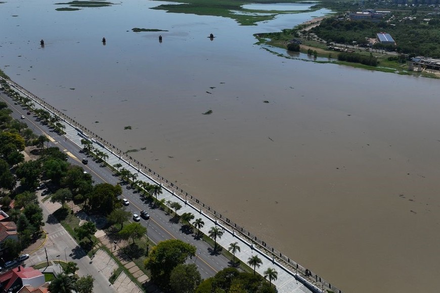 Al igual que en toda la cuenca media y baja del río Paraná, el puerto de Santa Fe presenta desde la últimas semanas tendencia al ascenso del nivel.  Foto: Fernando Nicola