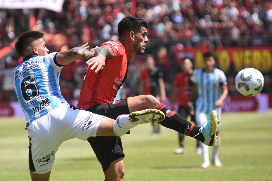 Javier Toledo, el centrodelantero al que Damonte conoce bien porque lo dirigió en Junín y que tuvo un nivel de entendimiento con Wanchope Abila que dejó satisfecho al entrenador. Créditos: Pablo Aguirre