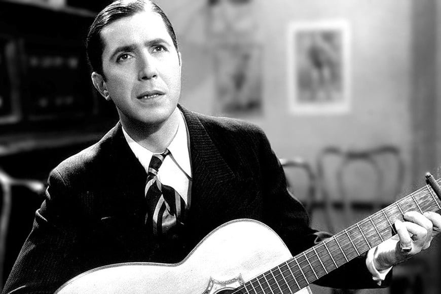 Carlos Gardel, "El Zorzal Criollo". Ídolo popular inigualable, mito y leyenda. Inmortal en el sentir de todo un pueblo. También conocido como "El Morocho del Abasto", "El Rey del Tango" o "El Mudo". Incomparable.