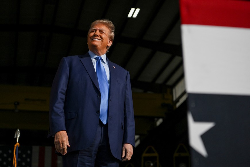 Republican presidential candidate and former U.S. President Donald Trump smiles at supporters during a campaign rally in Houston, Texas., U.S. November 2, 2023. REUTERS/Callaghan O'Hare