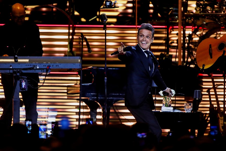 Mexican singer Luis Miguel performs during a concert at the Movistar Arena, in Buenos Aires, Argentina, August 4, 2023.  REUTERS/Agustin Marcarian