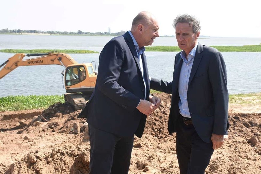 El gobernador Omar Perotti junto a Gabriel Katopodis, ministro de Obras Públicas de Argentina.
Crédito: Guillermo Di Salvatore.
