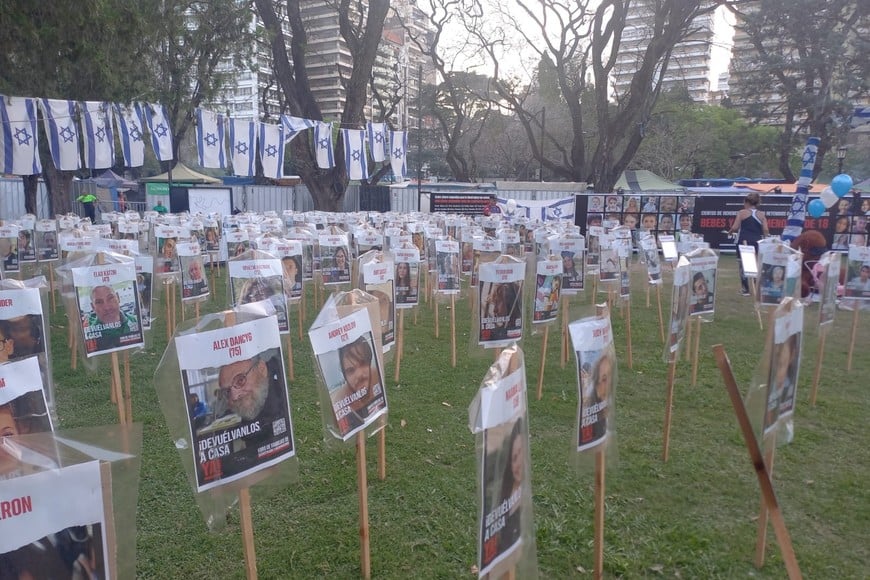 Homenaje a los secuestrados por Hamás en Israel.