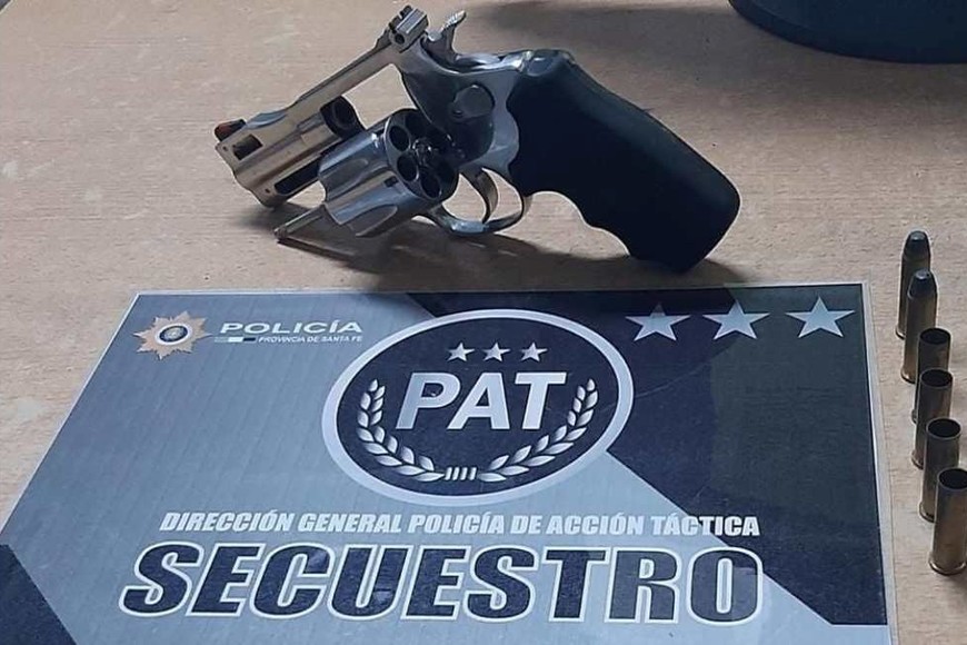 El revólver 357 Magnum fue utilizado en varios crímenes por la banda, incluyendo el del boliche y el del transportista. Crédito: Archivo El Litoral.