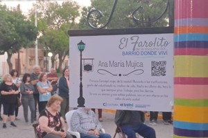 Homenaje a Ana María Mujica, quien en la década de los '80 fue la primera concejala mujer de la ciudad.