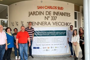 Primo junto a referentes de la Universidad Nacional de La Plata y autoridades de la RAMCC (Red Argentina de Municipios y Comunas frente al Cambio Climático) y de la empresa SAVYC quienes serán los encargados de llevar a cabo las obra de rehabilitación energética.
Foto: Gentileza